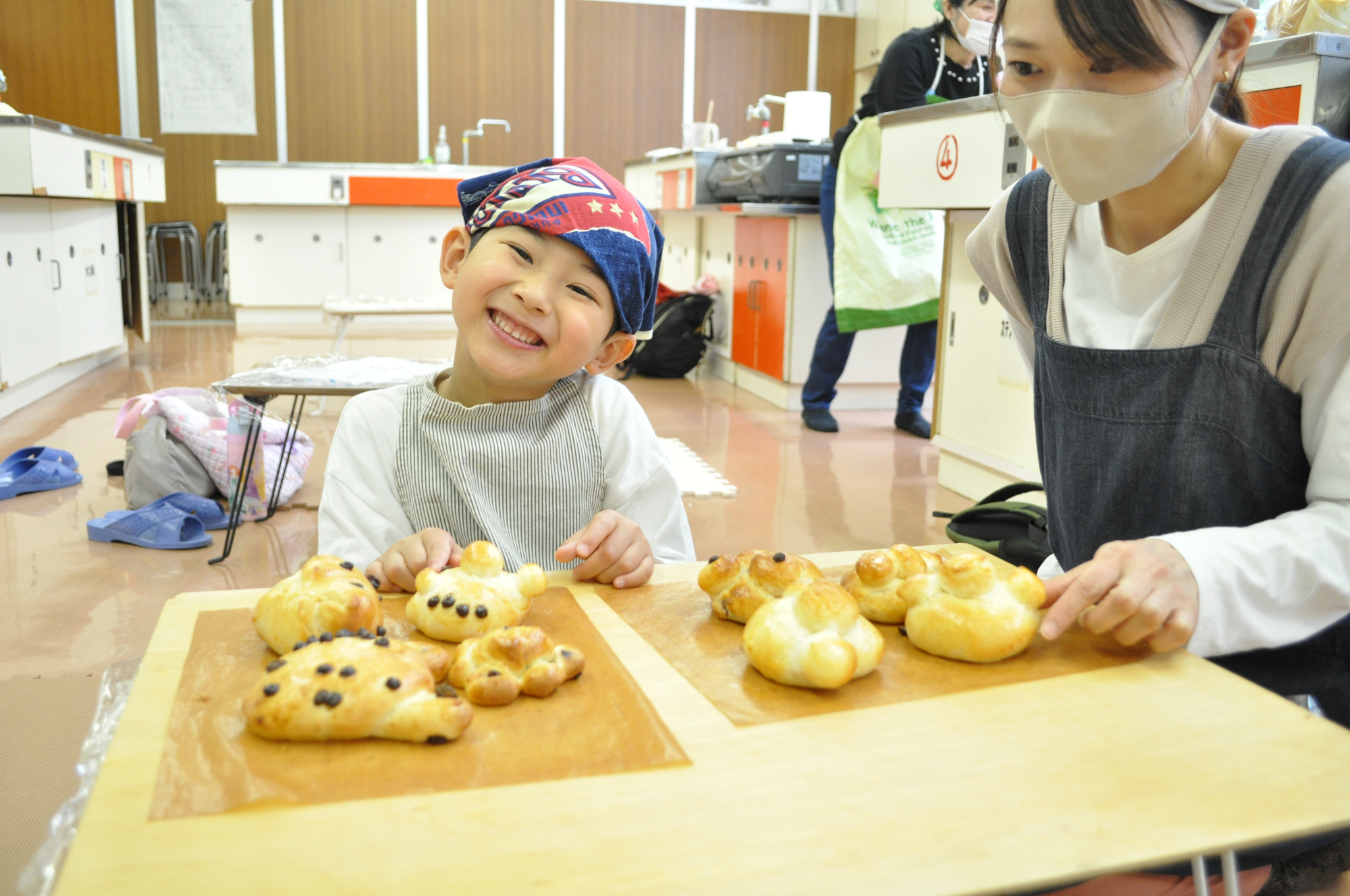 子ども と パン 作り: 子どもとできるパン作り _ 災害時に備えた 食品ストックガイド – TAET